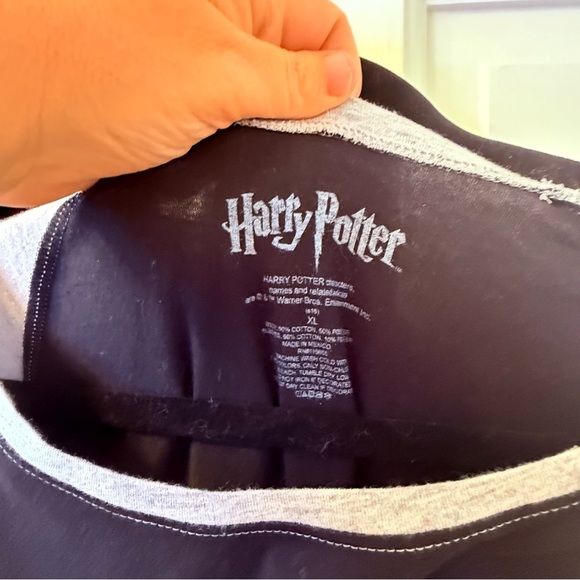 Harry Potter Black and Gray Long Sleeve Tee with Gryffindor Quidditch - Picture 3 of 6